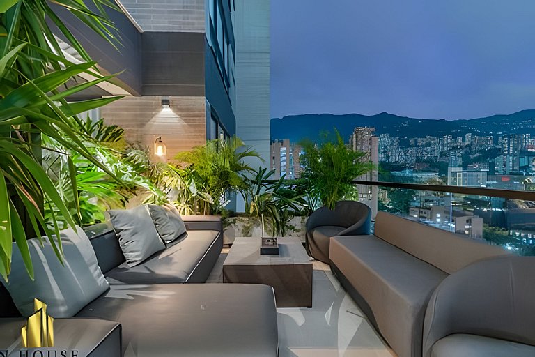 Art Living 1504 - Luxe City View Suite, XL Balcony