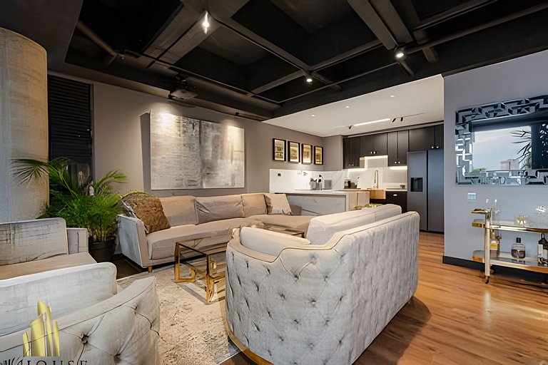 Art Living 1504 - Luxe City View Suite, XL Balcony