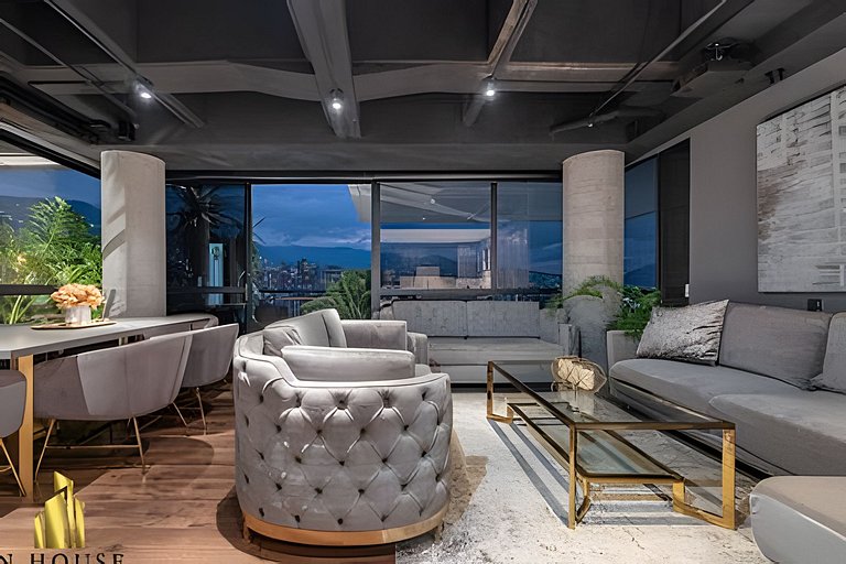 Art Living 1504 - Luxe City View Suite, XL Balcony