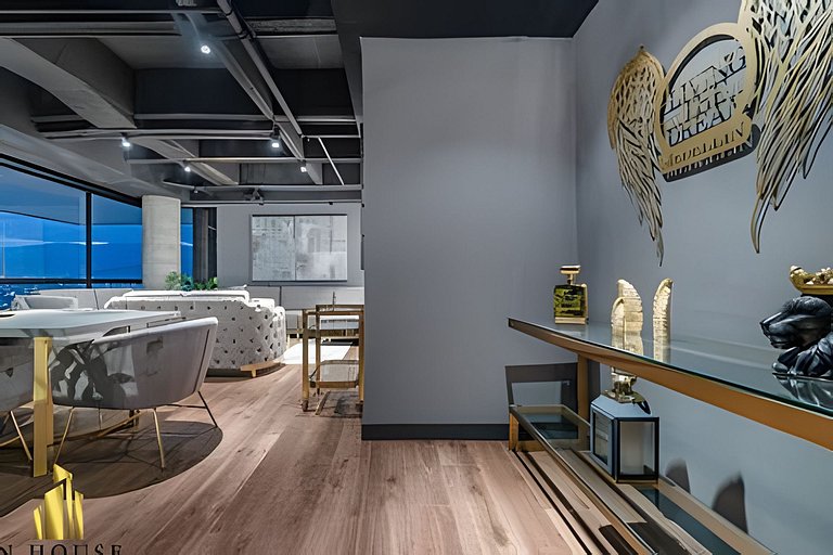 Art Living 1504 - Luxe City View Suite, XL Balcony