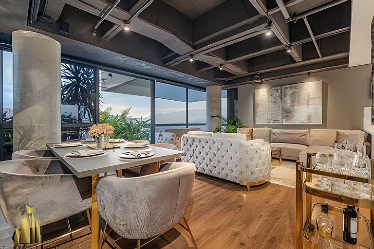 Art Living 1504 - Luxe City View Suite, XL Balcony