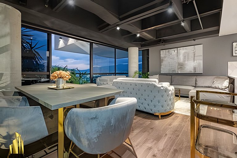 Art Living 1504 - Luxe City View Suite, XL Balcony