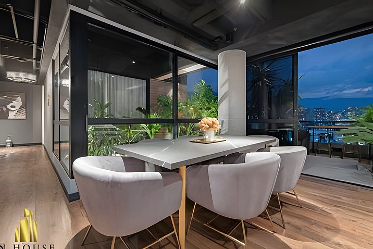Art Living 1504 - Luxe City View Suite, XL Balcony