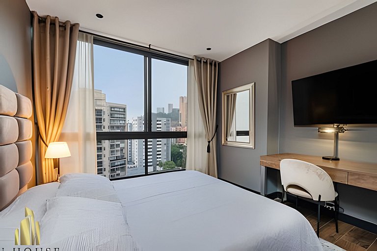 Art Living 1504 - Luxe City View Suite, XL Balcony