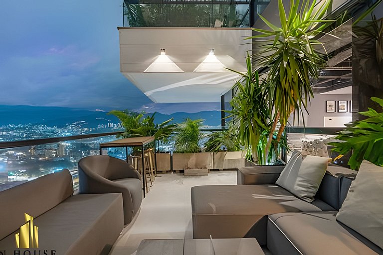 Art Living 1504 - Luxe City View Suite, XL Balcony