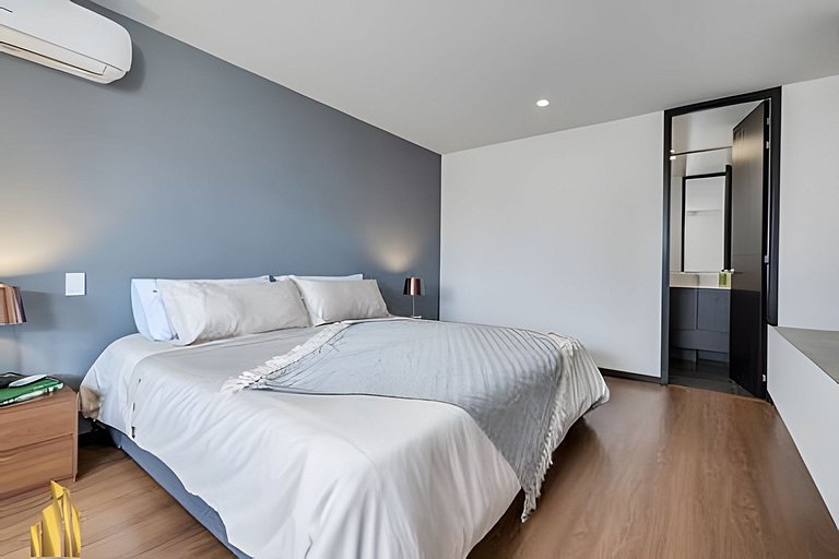 Life 703 - Contemporary/Well-Lit Apt/Sunset Views