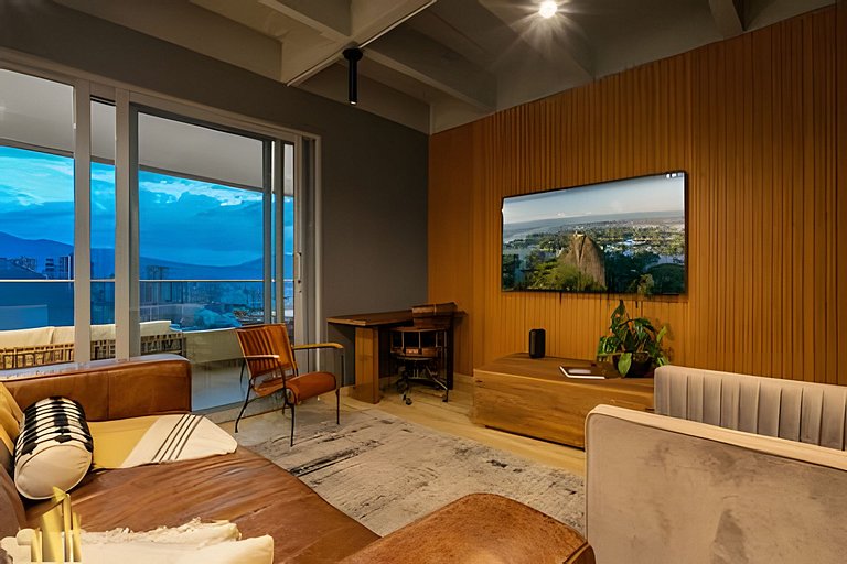 Life 1603 - Panoramic & Tastefully Decorated Loft