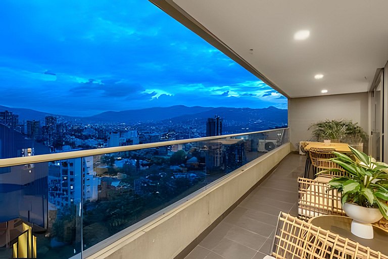 Life 1603 - Panoramic & Tastefully Decorated Loft