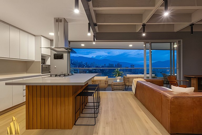 Life 1603 - Panoramic & Tastefully Decorated Loft