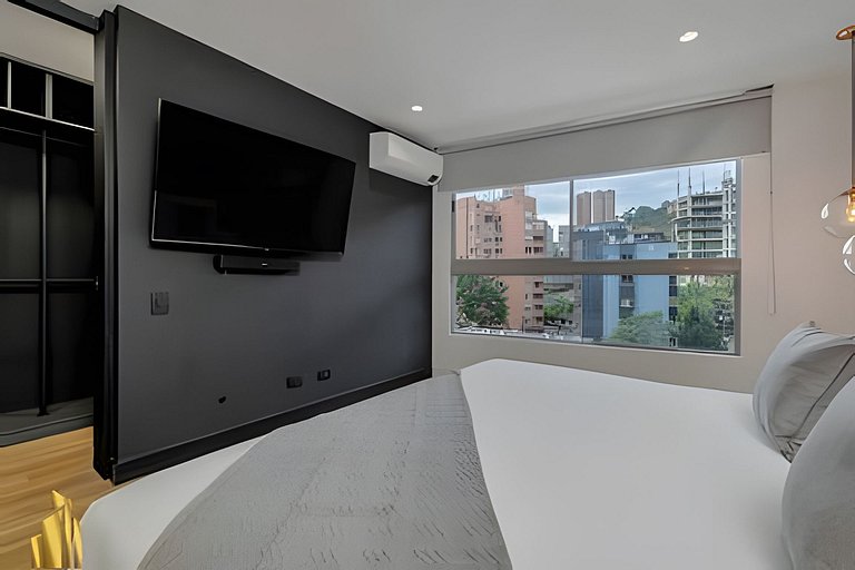 Life 801 - Exclusive & Bright Apt/pool/gym/balcony