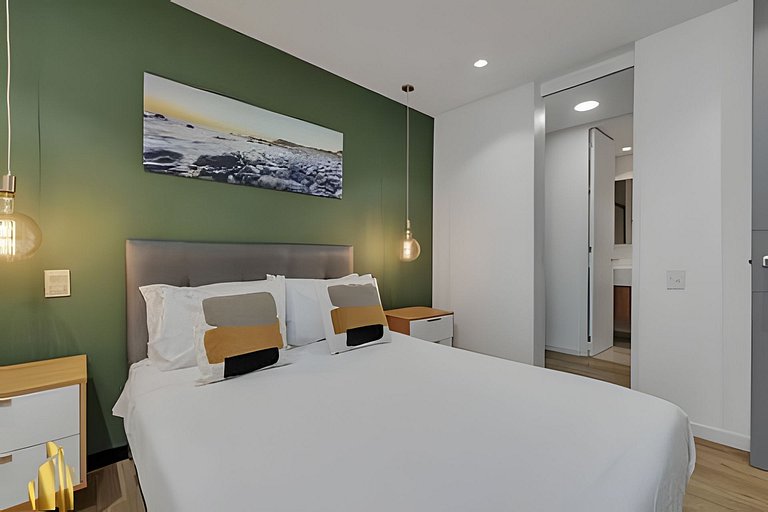 Life 801 - Exclusive & Bright Apt/pool/gym/balcony
