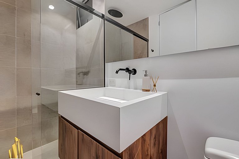 Life 801 - Exclusive & Bright Apt/pool/gym/balcony