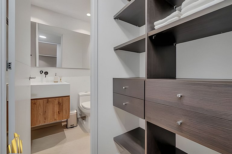 Life 801 - Exclusive & Bright Apt/pool/gym/balcony