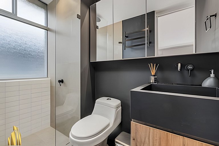 Life 801 - Exclusive & Bright Apt/pool/gym/balcony