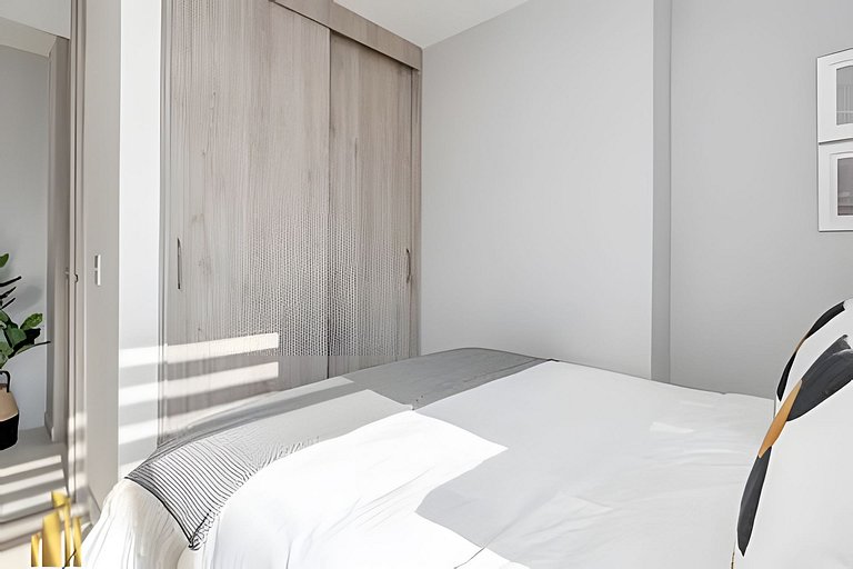 Metropolitan 1217-Serene/Comfy Apt/Priv balcony/AC