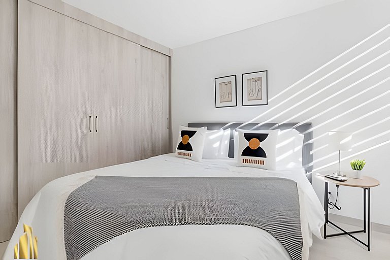 Metropolitan 1217-Serene/Comfy Apt/Priv balcony/AC