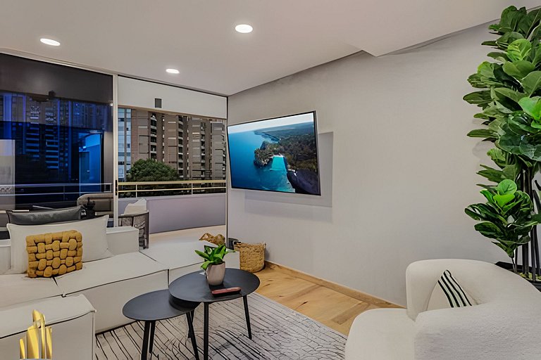 Provenza Life 1002-Tastefully decorated loft/gym