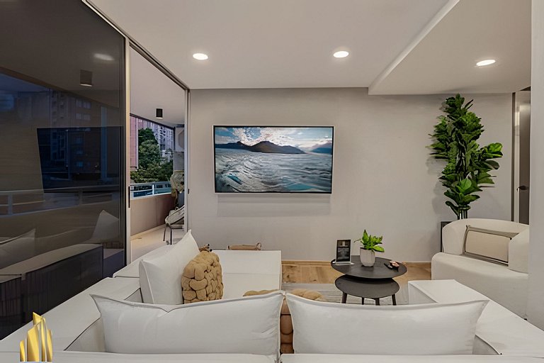 Provenza Life 1002-Tastefully decorated loft/gym
