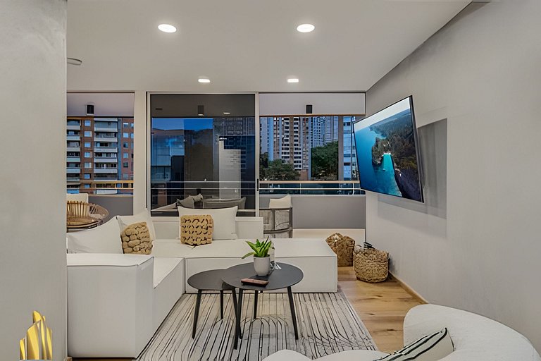 Provenza Life 1002-Tastefully decorated loft/gym