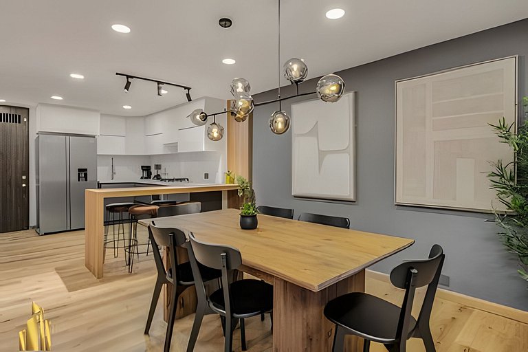 Provenza Life 1002-Tastefully decorated loft/gym