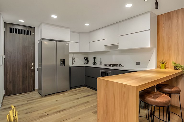 Provenza Life 1002-Tastefully decorated loft/gym