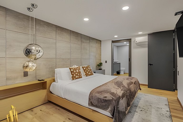 Provenza Life 1002-Tastefully decorated loft/gym