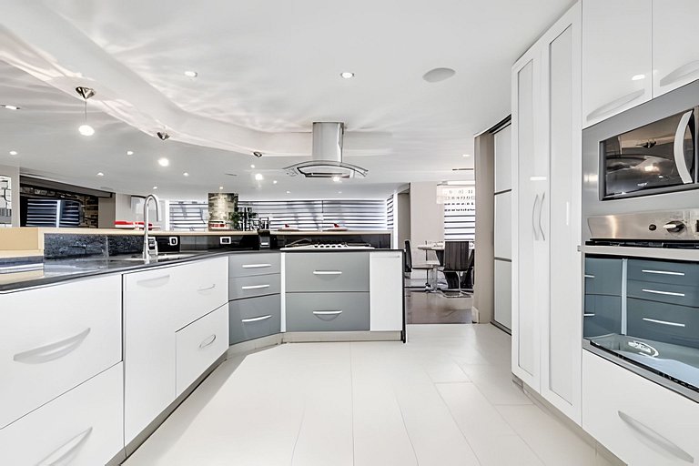 Bosques De Vizcaya 505/Luxury and Space in Harmony