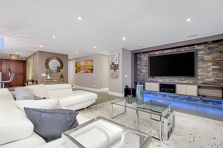 Bosques De Vizcaya 505/Luxury and Space in Harmony