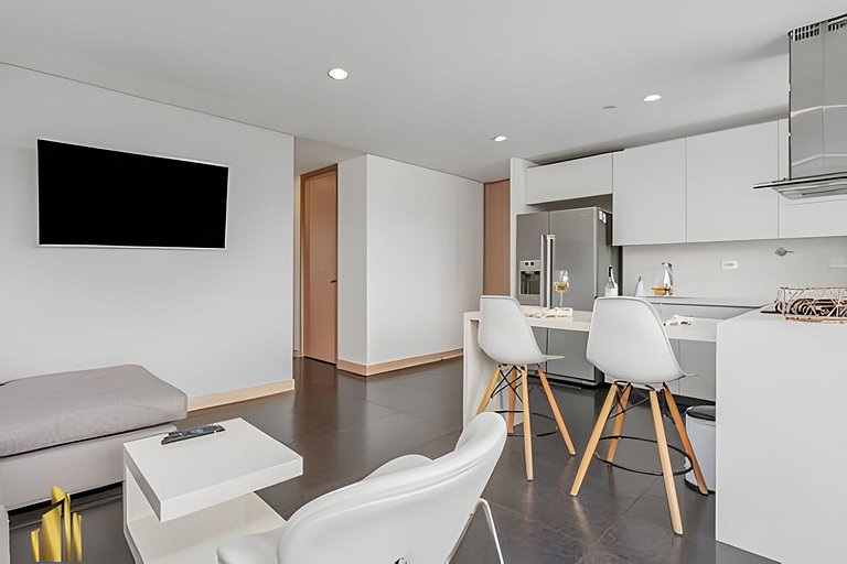 White 1102-Apt amplio y privado con jacuzzi/balcón