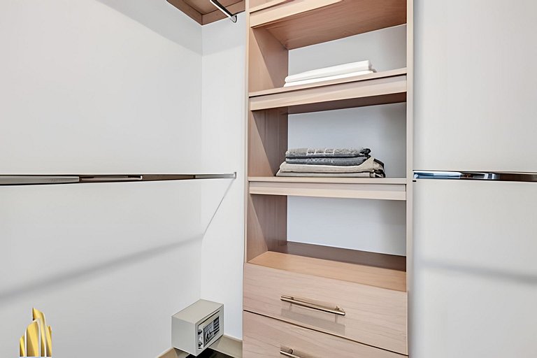 White 1102-Apt amplio y privado con jacuzzi/balcón