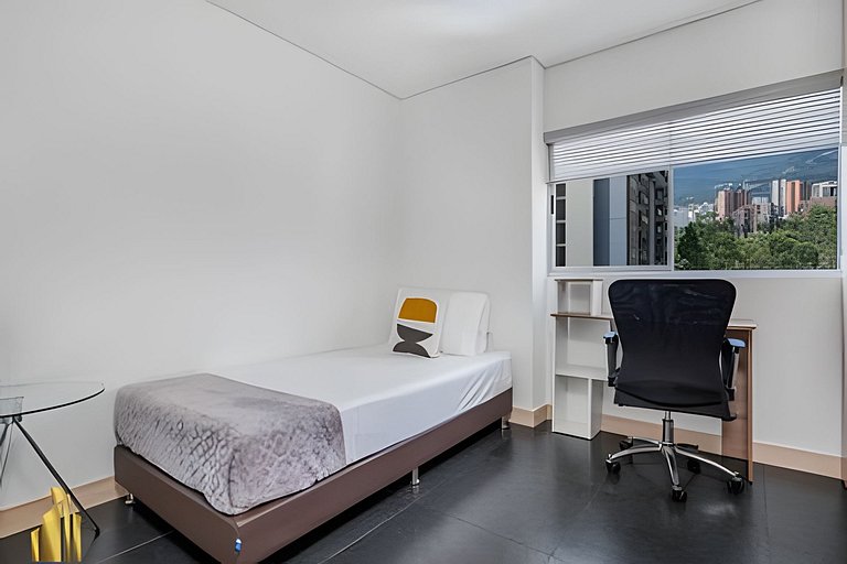 White 1102-Apt amplio y privado con jacuzzi/balcón