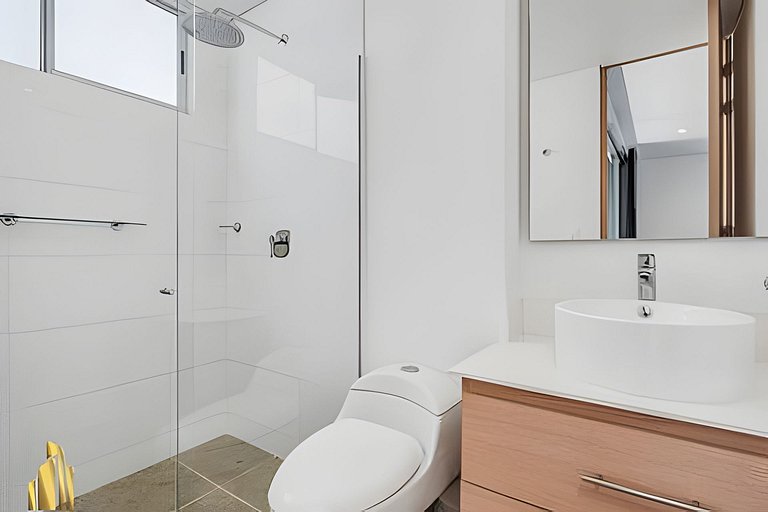 White 1102-Apt amplio y privado con jacuzzi/balcón