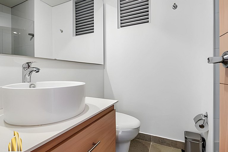 White 1102-Apt amplio y privado con jacuzzi/balcón