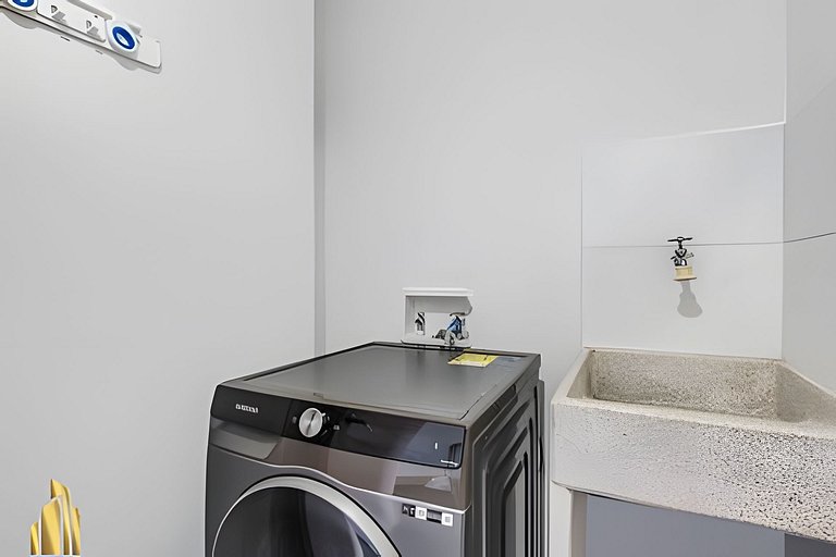 White 1102-Apt amplio y privado con jacuzzi/balcón