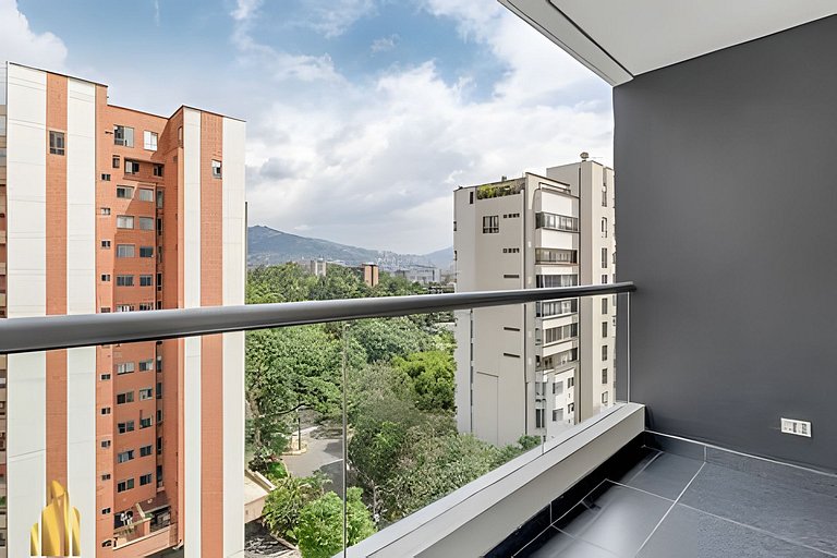 White 1102-Apt amplio y privado con jacuzzi/balcón