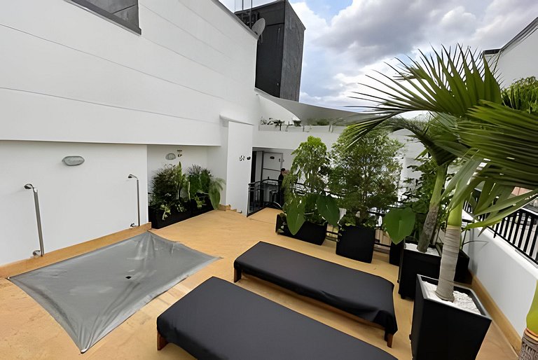 White 1102-Apt amplio y privado con jacuzzi/balcón