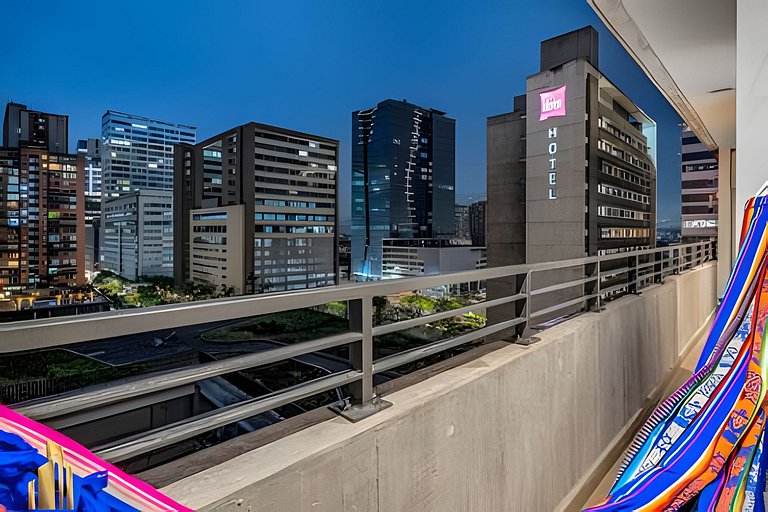 Distrito Vera 1023 - Chic & Cozy Apt Balcony