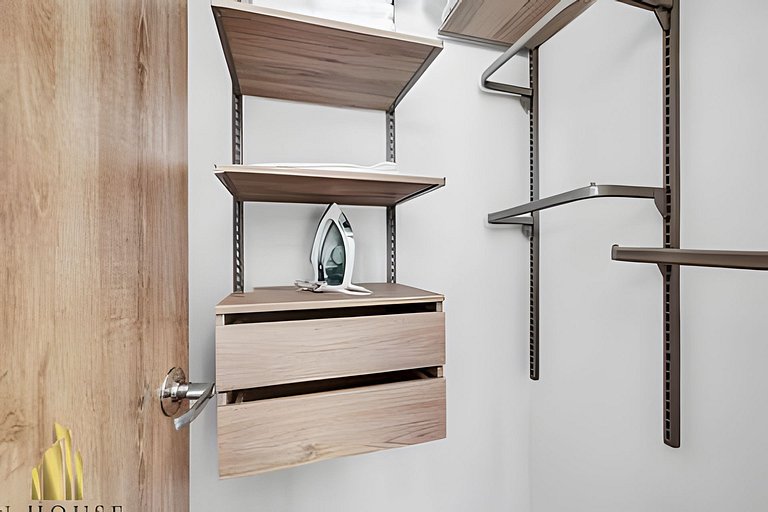 Campestre 704 - Sophisticated Apt with AC & gym