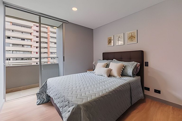 Next Avenue 702 - Apt with balcony and AC/Poblado