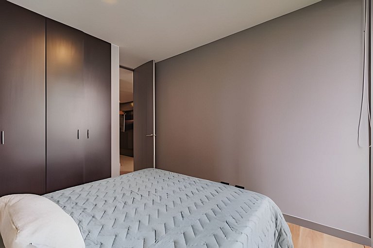 Next Avenue 702 - Apt with balcony and AC/Poblado