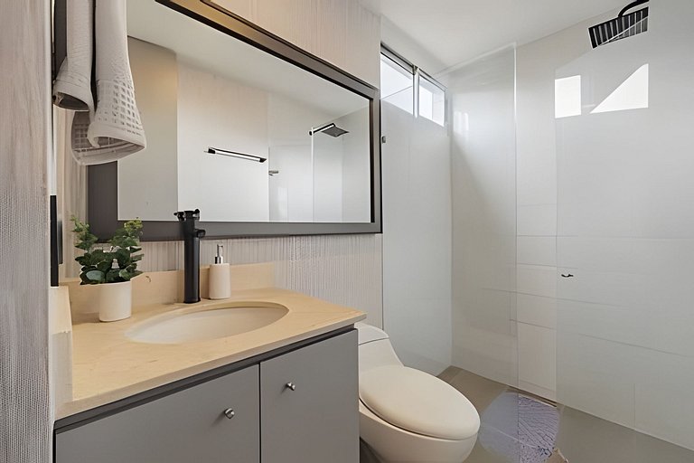 Next Avenue 702 - Apt with balcony and AC/Poblado