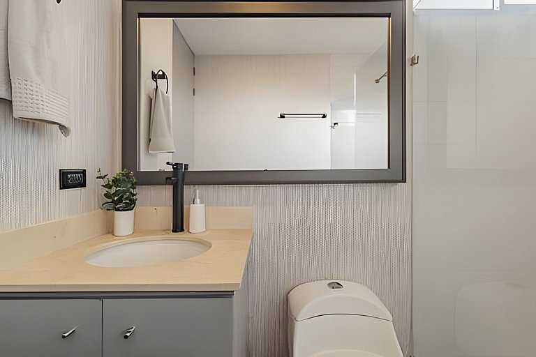 Next Avenue 702 - Apt with balcony and AC/Poblado