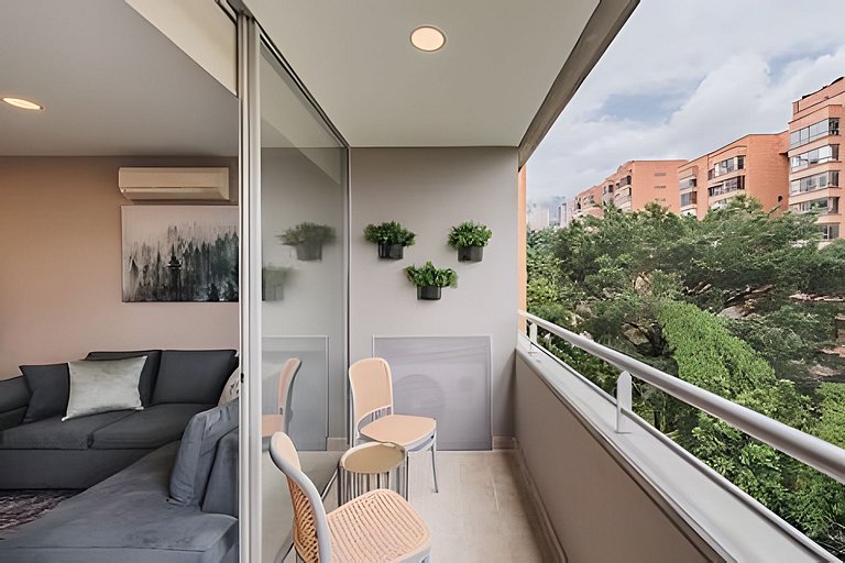 Next Avenue 702 - Apt with balcony and AC/Poblado