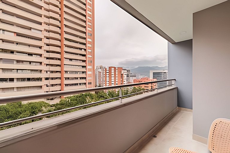 Next Avenue 702 - Apt with balcony and AC/Poblado