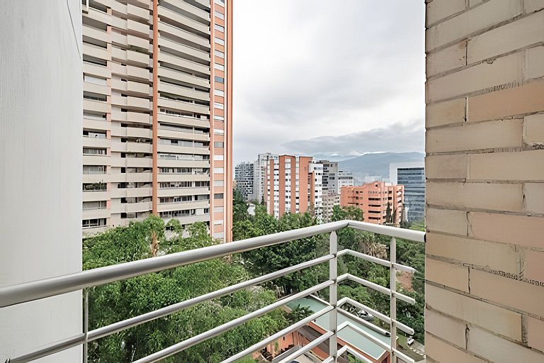 Next Avenue 702 - Apt with balcony and AC/Poblado