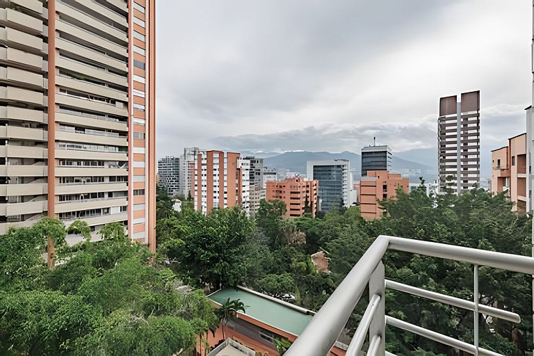 Next Avenue 702 - Apt with balcony and AC/Poblado