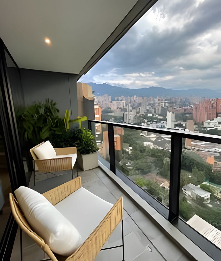 Parma 2305 - Elegance in the Urban Heart / Poblado