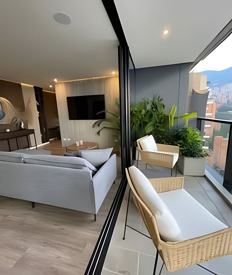 Parma 2305 - Elegance in the Urban Heart / Poblado