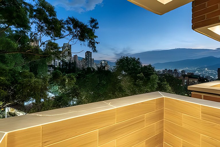 Florida 702 - Comfort and Style in Poblado / AC