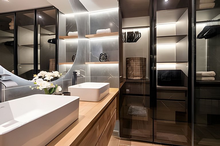 Florida 702 - Comfort and Style in Poblado / AC